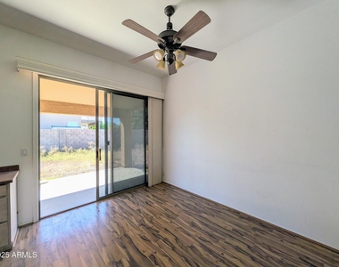 5959 W Kimberly Way - Photo Thumbnail 17