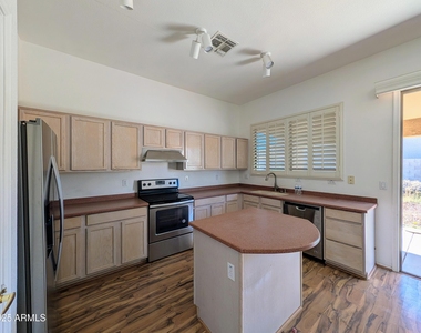 5959 W Kimberly Way - Photo Thumbnail 13