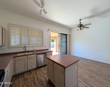 5959 W Kimberly Way - Photo Thumbnail 16
