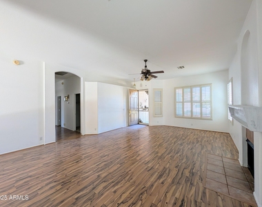 5959 W Kimberly Way - Photo Thumbnail 11