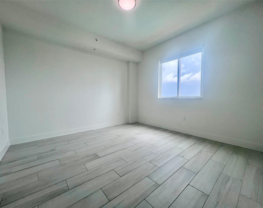 601 E Dania Beach Boulevard - Photo Thumbnail 7