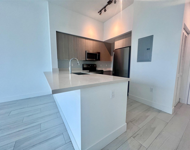 601 E Dania Beach Boulevard - Photo Thumbnail 3