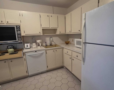 3150 N Palm Aire Drive - Photo Thumbnail 10
