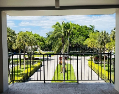 3150 N Palm Aire Drive - Photo Thumbnail 13