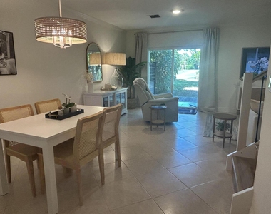 12768 Westhampton Circle - Photo Thumbnail 9