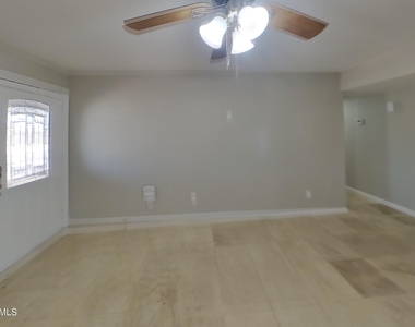 6237 W Marconi Avenue - Photo Thumbnail 1