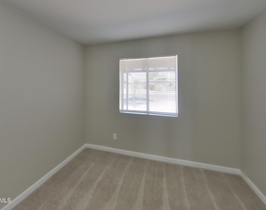 6237 W Marconi Avenue - Photo Thumbnail 10
