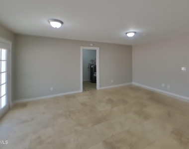 6237 W Marconi Avenue - Photo Thumbnail 15