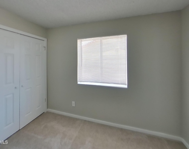 6237 W Marconi Avenue - Photo Thumbnail 12