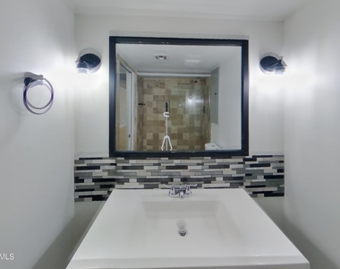 6237 W Marconi Avenue - Photo Thumbnail 13