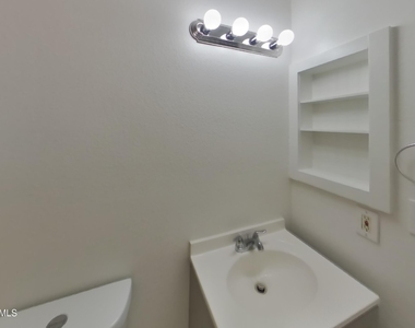 6237 W Marconi Avenue - Photo Thumbnail 7