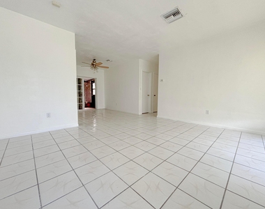 3645 Nw 195th Terrace - Photo Thumbnail 8