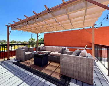 4412 N 27th Way - Photo Thumbnail 7