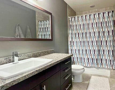 4412 N 27th Way - Photo Thumbnail 4