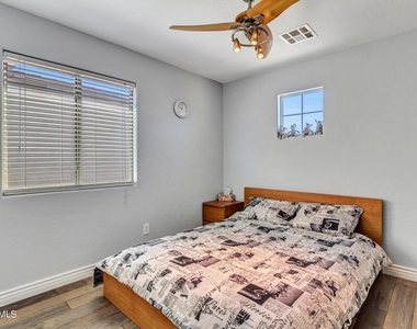 17648 W Lisbon Lane - Photo Thumbnail 12