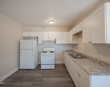 864 E Chandler Boulevard - Photo Thumbnail 7