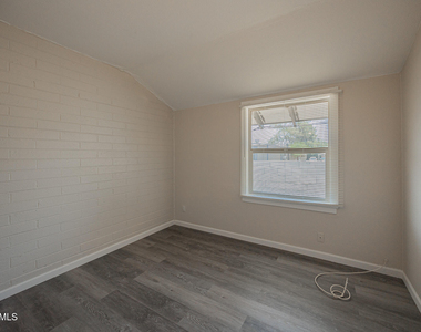 864 E Chandler Boulevard - Photo Thumbnail 12