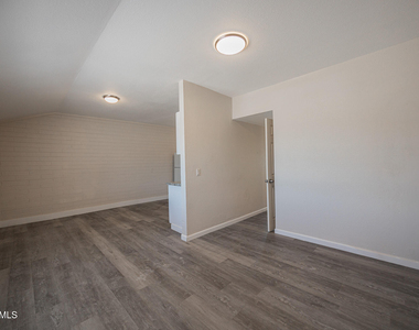 864 E Chandler Boulevard - Photo Thumbnail 2