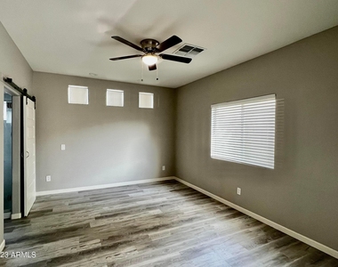8017 S 6th Drive - Photo Thumbnail 11