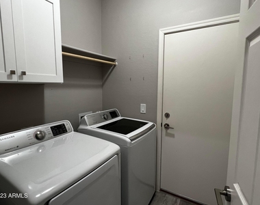 8017 S 6th Drive - Photo Thumbnail 9