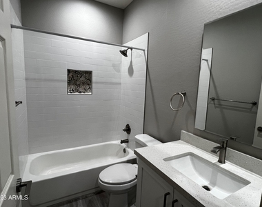 8017 S 6th Drive - Photo Thumbnail 7