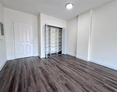 7707 Nw 7 Street - Photo Thumbnail 2