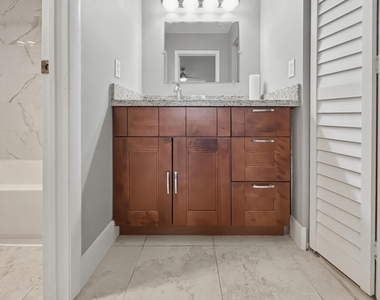 6301 N Falls Circle Drive - Photo Thumbnail 12