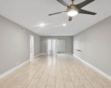 6301 N Falls Circle Drive - Photo Thumbnail 7