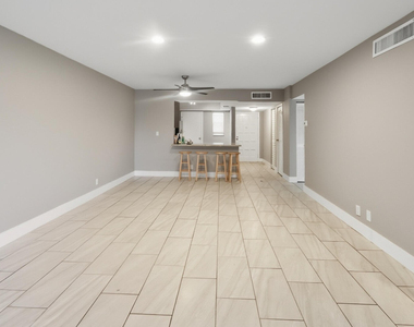 6301 N Falls Circle Drive - Photo Thumbnail 6