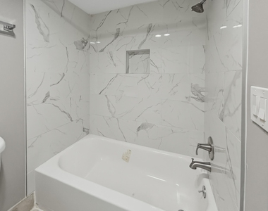 6301 N Falls Circle Drive - Photo Thumbnail 11