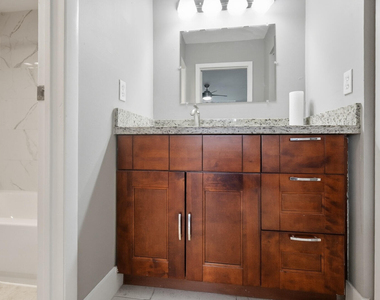 6301 N Falls Circle Drive - Photo Thumbnail 10