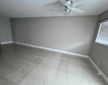 960 Crystal Lake Drive - Photo Thumbnail 5