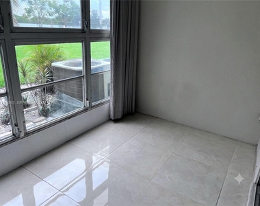 960 Crystal Lake Drive - Photo Thumbnail 3