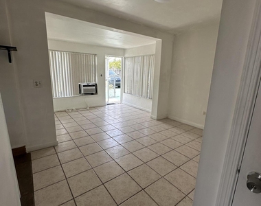 1126 N H Street - Photo Thumbnail 3