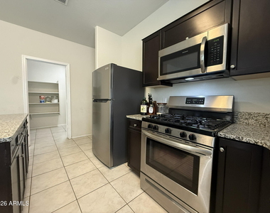 30187 W Avalon Drive - Photo Thumbnail 11