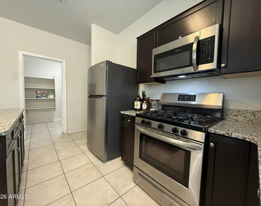 30187 W Avalon Drive - Photo Thumbnail 10
