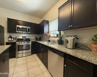 30187 W Avalon Drive - Photo Thumbnail 9