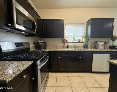 30187 W Avalon Drive - Photo Thumbnail 12