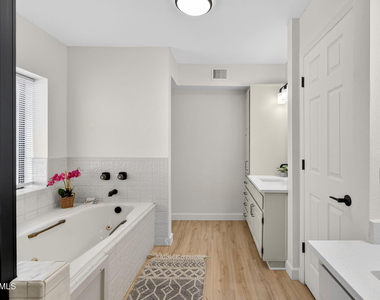 7220 E Mary Sharon Drive - Photo Thumbnail 23