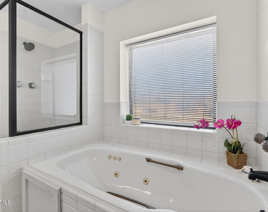 7220 E Mary Sharon Drive - Photo Thumbnail 24