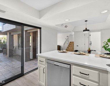 7220 E Mary Sharon Drive - Photo Thumbnail 12