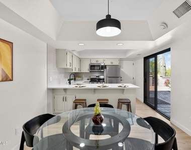 7220 E Mary Sharon Drive - Photo Thumbnail 14