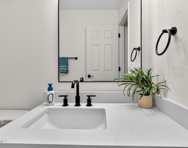 7220 E Mary Sharon Drive - Photo Thumbnail 34
