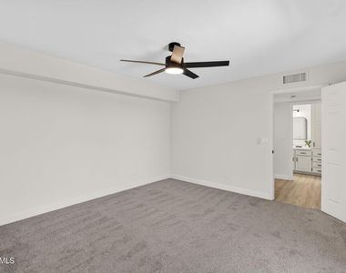 7220 E Mary Sharon Drive - Photo Thumbnail 19