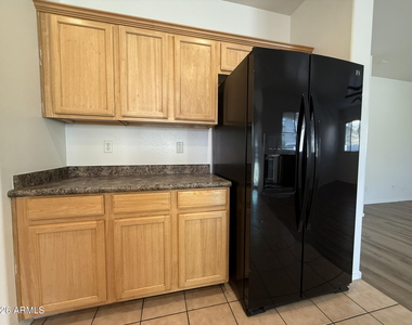 7258 W Palmaire Avenue - Photo Thumbnail 10