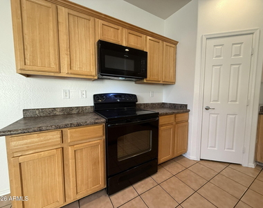 7258 W Palmaire Avenue - Photo Thumbnail 8