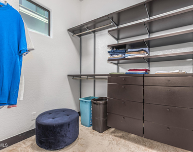 712 E Buist Avenue - Photo Thumbnail 26