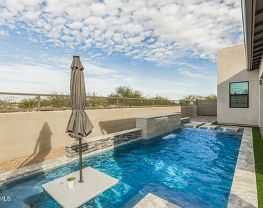 712 E Buist Avenue - Photo Thumbnail 7