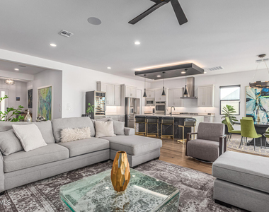 712 E Buist Avenue - Photo Thumbnail 11