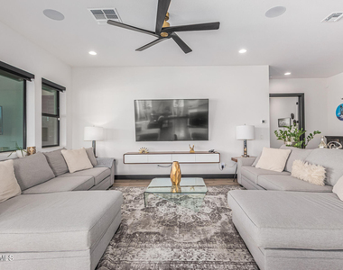 712 E Buist Avenue - Photo Thumbnail 13